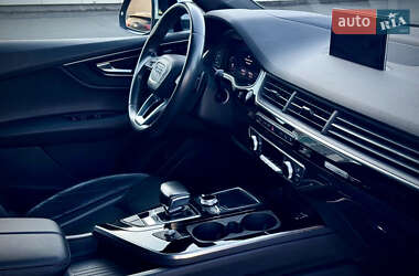 Внедорожник / Кроссовер Audi Q7 2017 в 