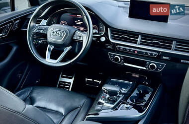 Внедорожник / Кроссовер Audi Q7 2017 в 