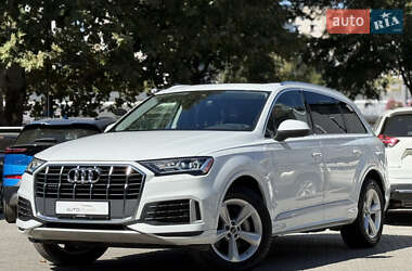 Позашляховик / Кросовер Audi Q7 2022 в 