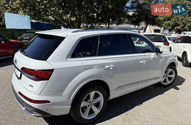 Позашляховик / Кросовер Audi Q7 2022 в 