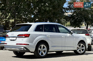 Позашляховик / Кросовер Audi Q7 2022 в 