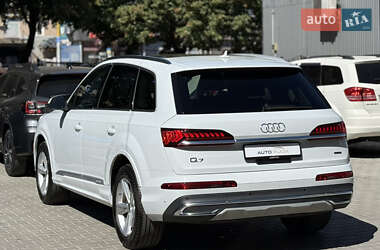 Позашляховик / Кросовер Audi Q7 2022 в 