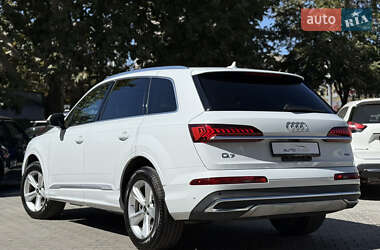 Позашляховик / Кросовер Audi Q7 2022 в 