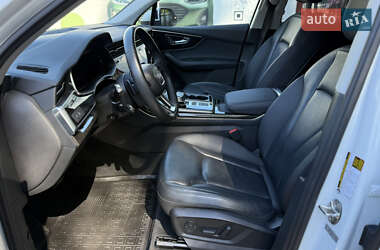 Позашляховик / Кросовер Audi Q7 2022 в 