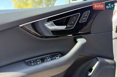 Позашляховик / Кросовер Audi Q7 2022 в 