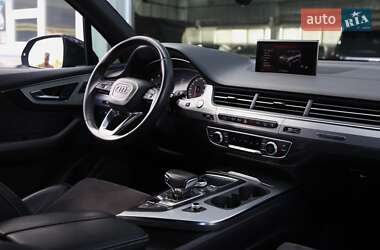 Позашляховик / Кросовер Audi Q7 2017 в 