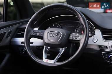 Позашляховик / Кросовер Audi Q7 2017 в 