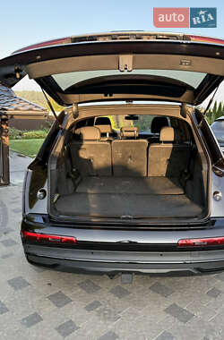 Внедорожник / Кроссовер Audi Q7 2020 в 