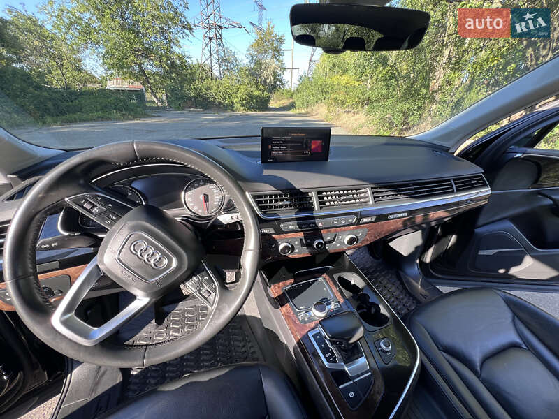Позашляховик / Кросовер Audi Q7 2018 в Зміїві