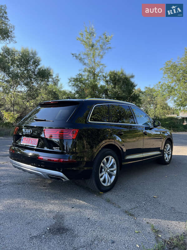Позашляховик / Кросовер Audi Q7 2018 в Зміїві