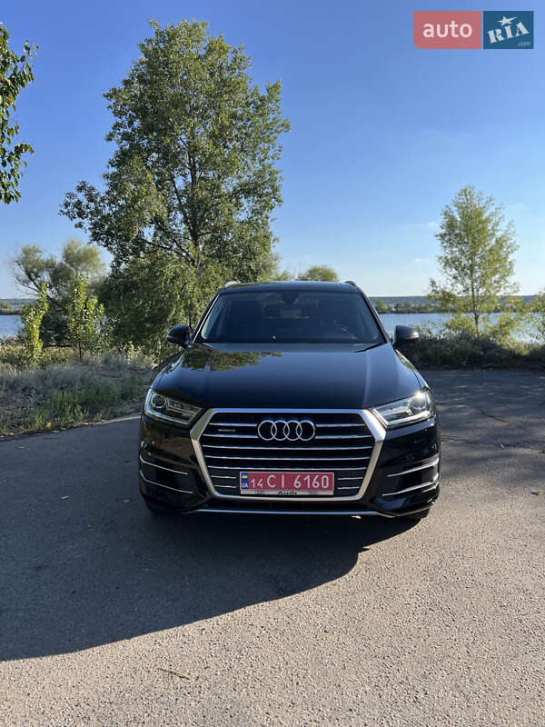 Позашляховик / Кросовер Audi Q7 2018 в Зміїві