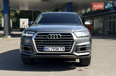 Позашляховик / Кросовер Audi Q7 2017 в 