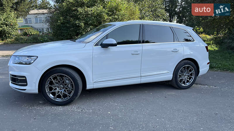 Позашляховик / Кросовер Audi Q7 2019 в Тернополі