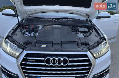 Позашляховик / Кросовер Audi Q7 2019 в 