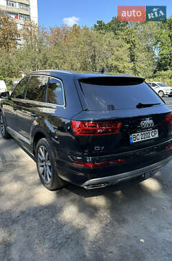 Позашляховик / Кросовер Audi Q7 2016 в 