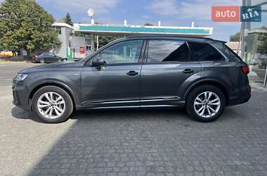 Позашляховик / Кросовер Audi Q7 2022 в 