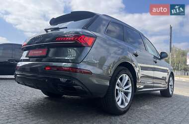 Позашляховик / Кросовер Audi Q7 2022 в 