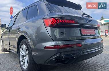 Позашляховик / Кросовер Audi Q7 2022 в 