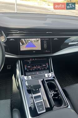 Позашляховик / Кросовер Audi Q7 2022 в 