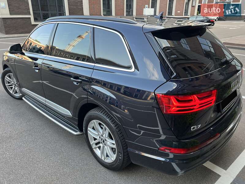 Внедорожник / Кроссовер Audi Q7 2016 в Киеве