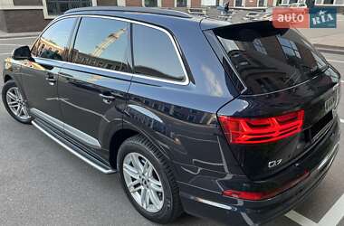 Позашляховик / Кросовер Audi Q7 2016 в 
