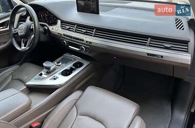 Позашляховик / Кросовер Audi Q7 2016 в 
