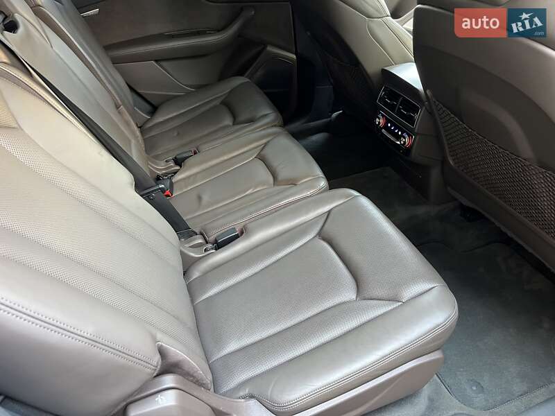 Внедорожник / Кроссовер Audi Q7 2016 в Киеве