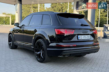 Внедорожник / Кроссовер Audi Q7 2015 в 
