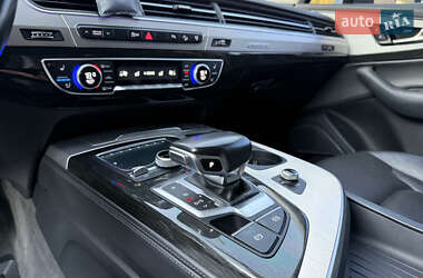 Внедорожник / Кроссовер Audi Q7 2015 в 