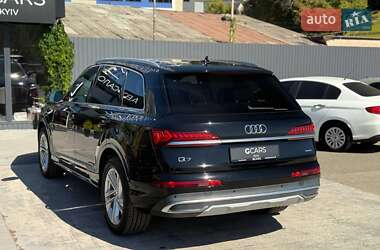 Позашляховик / Кросовер Audi Q7 2019 в 