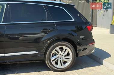 Позашляховик / Кросовер Audi Q7 2019 в 