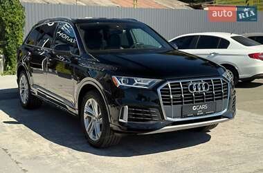 Позашляховик / Кросовер Audi Q7 2019 в 
