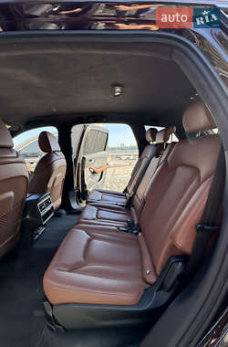 Позашляховик / Кросовер Audi Q7 2020 в 