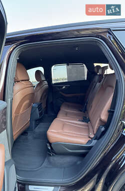 Позашляховик / Кросовер Audi Q7 2020 в 