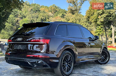 Позашляховик / Кросовер Audi Q7 2020 в 