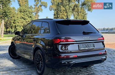 Позашляховик / Кросовер Audi Q7 2020 в 
