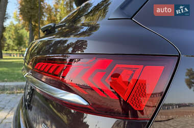 Позашляховик / Кросовер Audi Q7 2020 в 
