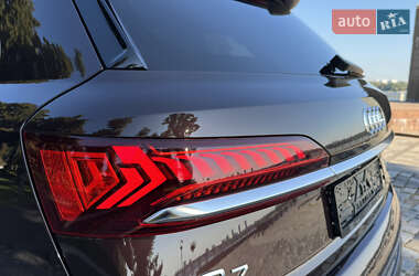 Позашляховик / Кросовер Audi Q7 2020 в 
