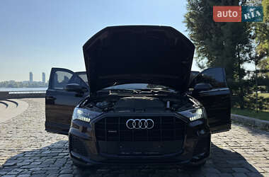 Позашляховик / Кросовер Audi Q7 2020 в 