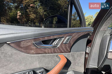 Позашляховик / Кросовер Audi Q7 2020 в 