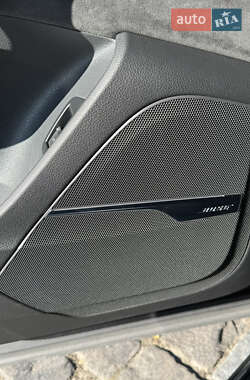 Позашляховик / Кросовер Audi Q7 2020 в 