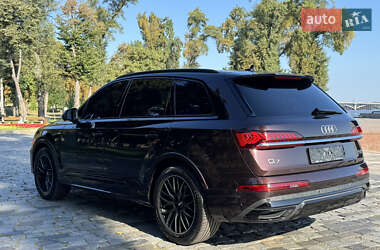 Позашляховик / Кросовер Audi Q7 2020 в 