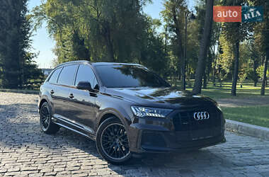 Позашляховик / Кросовер Audi Q7 2020 в 