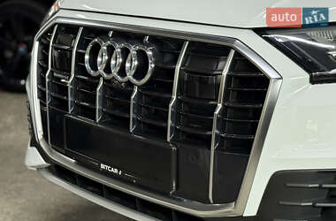 Позашляховик / Кросовер Audi Q7 2021 в 