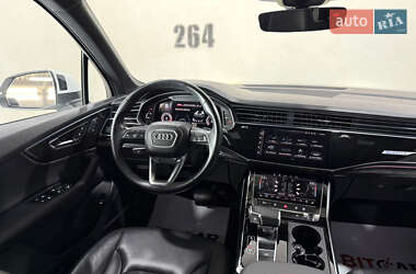 Позашляховик / Кросовер Audi Q7 2021 в 