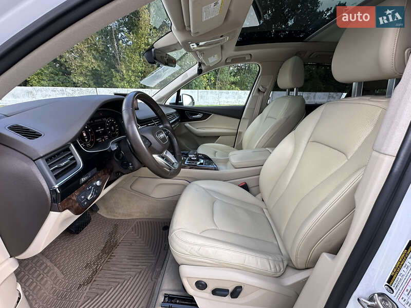Внедорожник / Кроссовер Audi Q7 2016 в Луцке