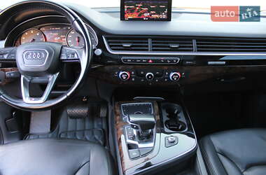 Внедорожник / Кроссовер Audi Q7 2017 в 