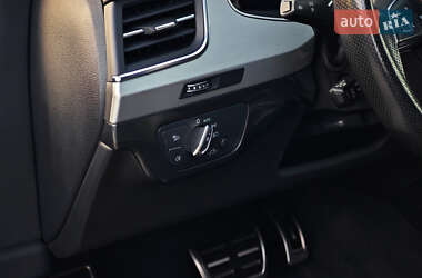 Позашляховик / Кросовер Audi Q7 2018 в 