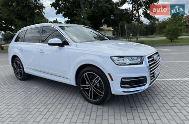 Позашляховик / Кросовер Audi Q7 2018 в 