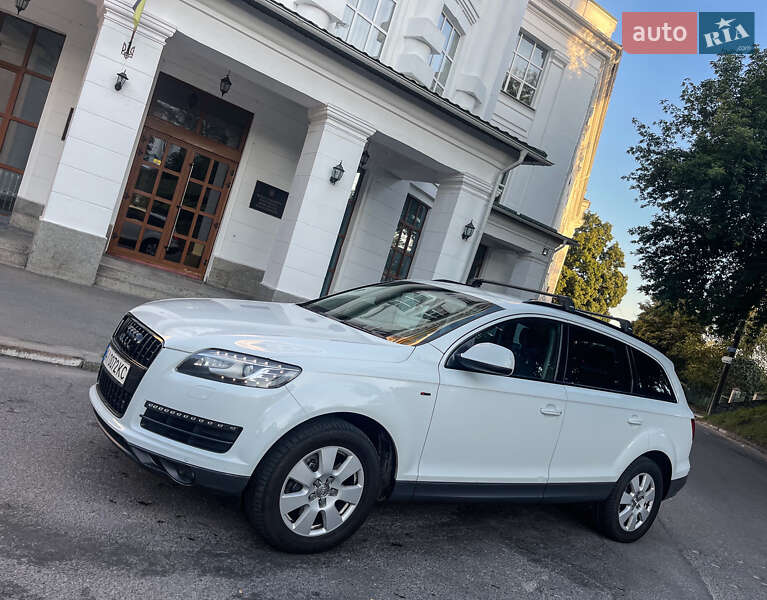 Внедорожник / Кроссовер Audi Q7 2012 в 